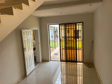 4 Bedroom Flat & Apartment