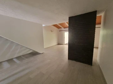 2 Bedroom Flat & Apartment