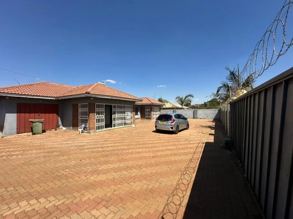 6 Bedroom House