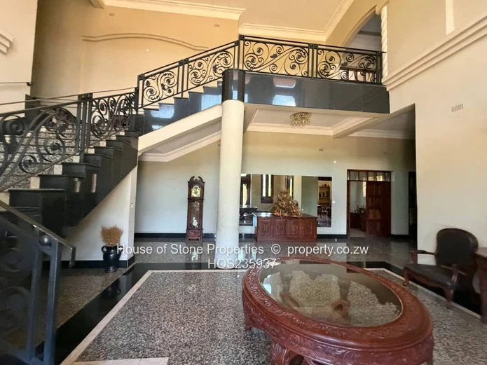 Hogerty Hill: Grand 8-Bed Mansion with Pool