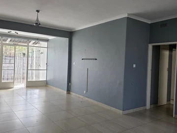2 Bedroom Flat & Apartment