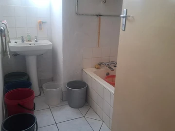 2 Bedroom Flat & Apartment