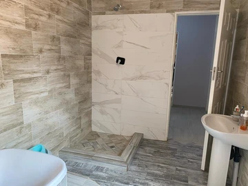 3 Bedroom Flat & Apartment