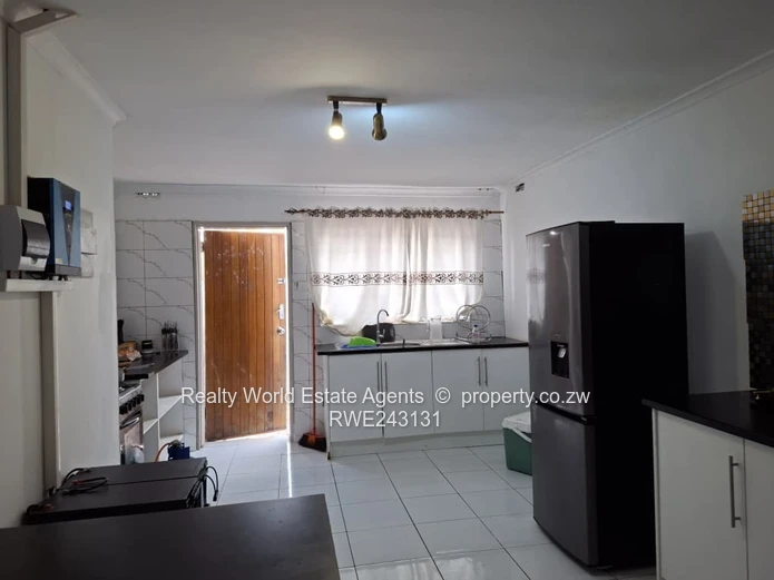 Bluff Hill Pamvura Sunset Mews-Townhouse for Sale (Sole Mandate)