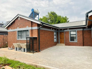 3 Bedroom Flat & Apartment
