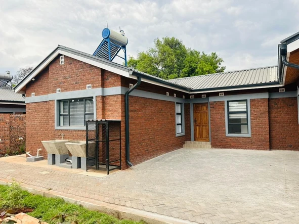 3 Bedroom Flat & Apartment