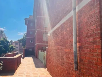 2 Bedroom Flat & Apartment