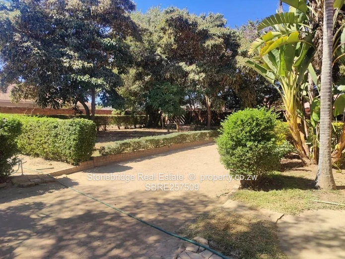 4 Bedroomed House in Zimre Park. Harare For Sale