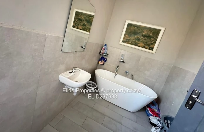 Stunning 3-Bedroom Home For Sale – Peakwood Village, Greendale