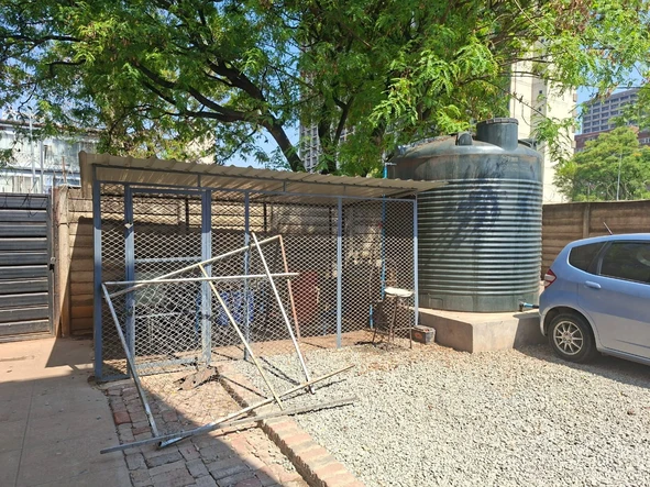 2 Bedroom Flat & Apartment