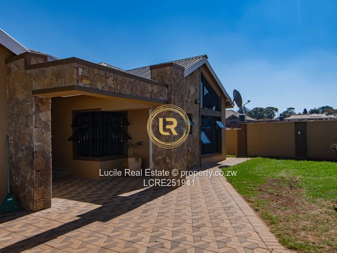 Contemporary Living in Nyeredzi Ridge