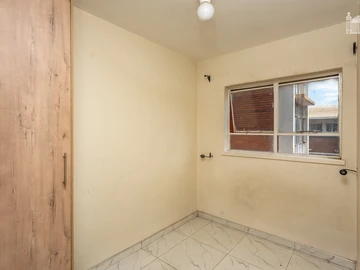 2 Bedroom Flat & Apartment