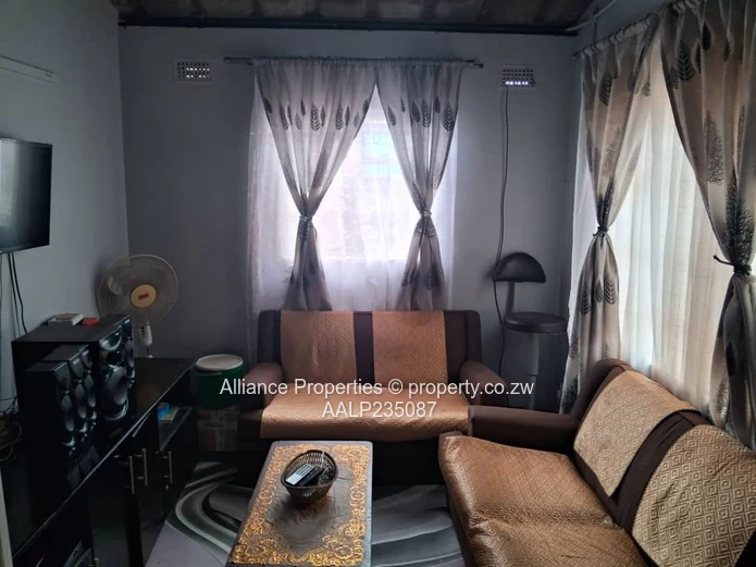 Ready-to-Move 4-Room House with Council Cession