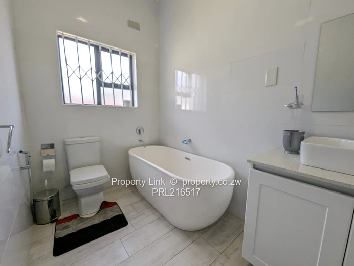 Charming Avondale West Townhouse 3 Bed, 2.5 Bath with Borehole