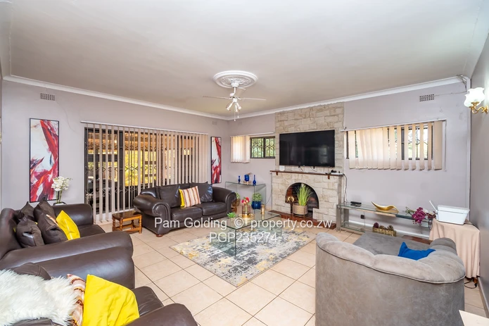 Spacious home walking distance to St Johns College  (Sole Mandate)