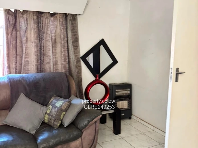 Secure Ground-Floor 3-Bed Avondale Flat with Borehole