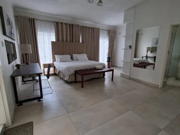 6 Bedroom House