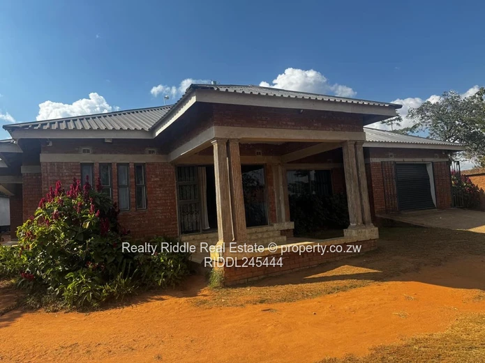Luxury 4 bed house in Sally Mugabe heights 2000sqm