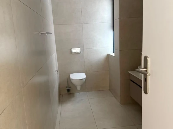 4 Bedroom Flat & Apartment