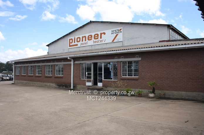 Spacious factory/warehouse