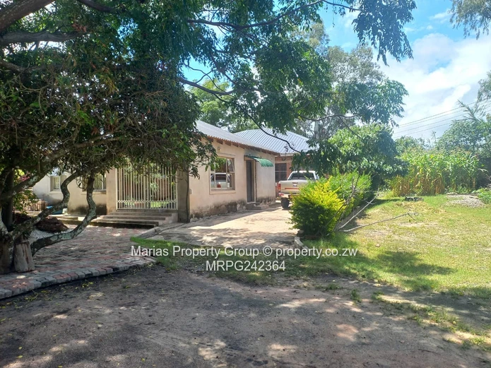 Greendale Brick Townhouse Complex - Furnished, Borehole