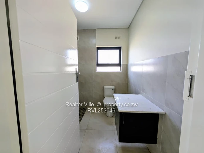 Modern 2-Bed Garden Flat with Borehole & Lawn in Marlborough