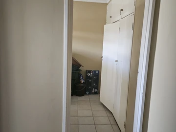 2 Bedroom Flat & Apartment