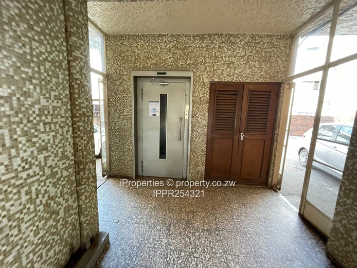 2-Bedroom Flat To Let – Avenues