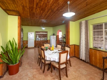 Farm & Agricultural Land