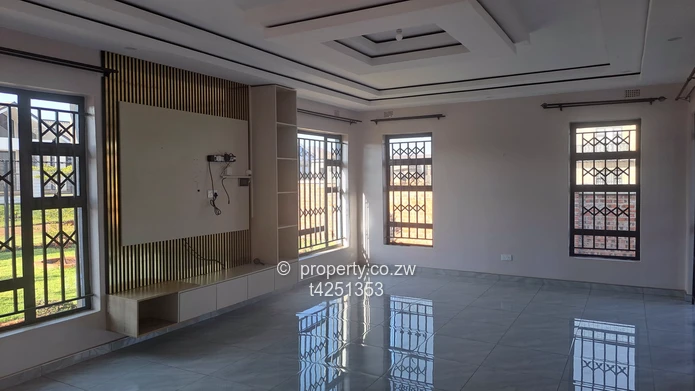 Pomona Nyeredzi neat 4 bedroomed house to Rent