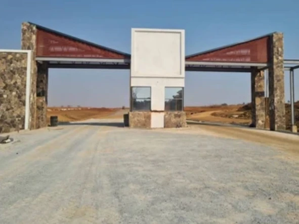 Nyeredzi estate stand for sale!