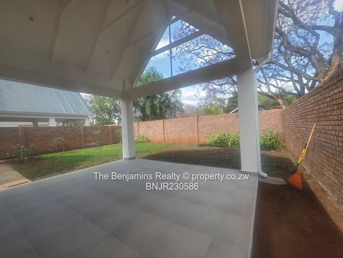 Up Market Townhouse In Pomona/Borrowdale