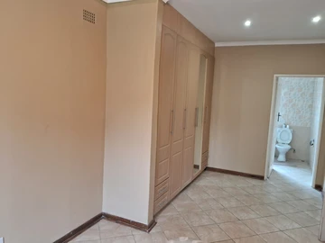 3 Bedroom Flat & Apartment
