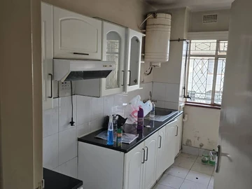 2 bedroomed flat 1 bathroom