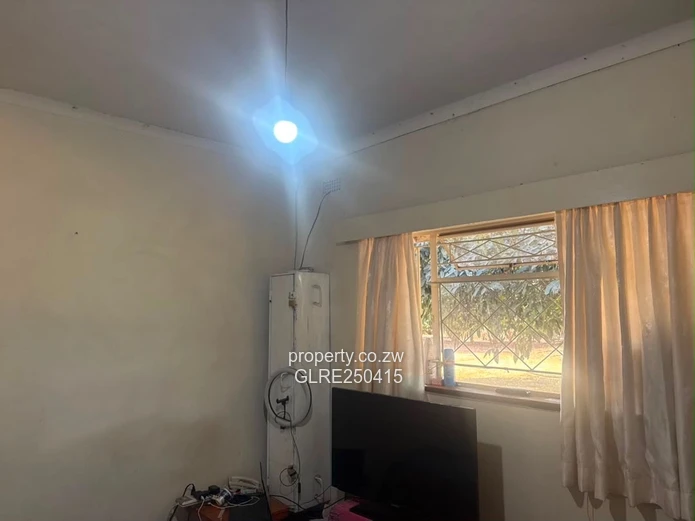 Vainona 4-Bed Family Home on 4789m² with Borehole & Solar