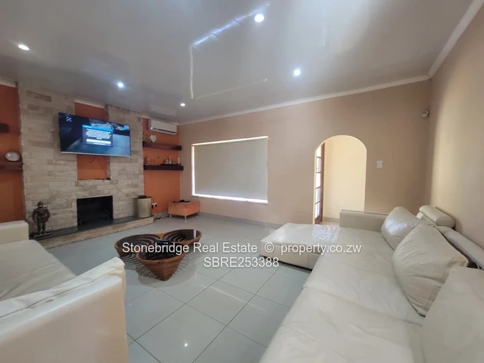 4 Bedroom House in Hillside For Sale