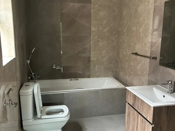 3 Bedroom Flat & Apartment