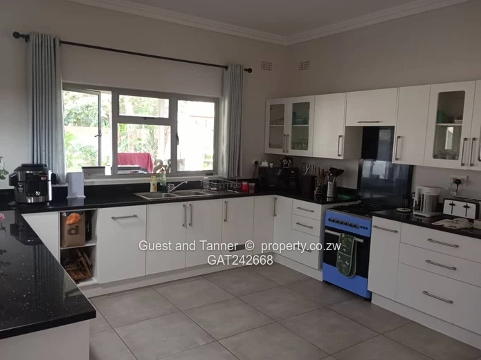 Beautiful Dual-Residence Property on 1,400sqm