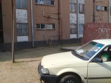 2 Bedroom Flat & Apartment