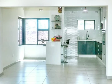 4 Bedroom Flat & Apartment