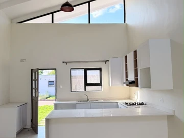 2 Bedroom Flat & Apartment