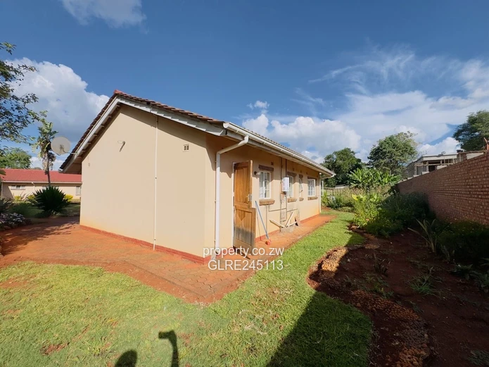 2BR Borrowdale Home — Walled Garden, Paved Drive & Water Tank
