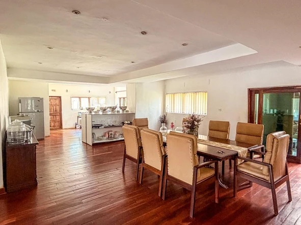 6 Bedroom House