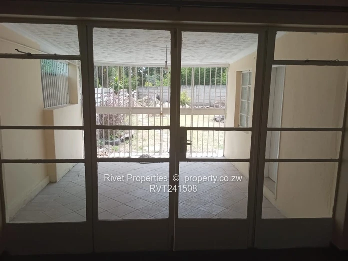 Dolphin Court Garden Flat To Let