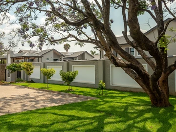 3 Bedroom Flat & Apartment