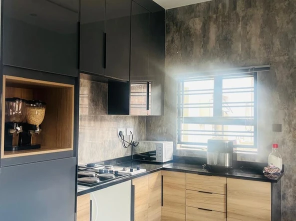 6 Bedroom Flat & Apartment