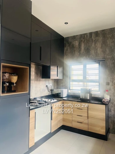 6-Bed Luxury Westgate Apartment