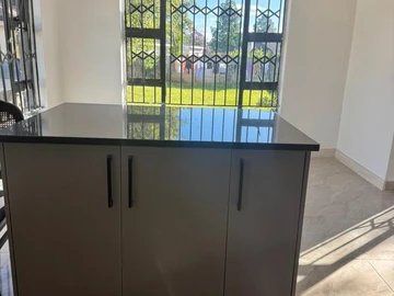 3 Bedroom Flat & Apartment