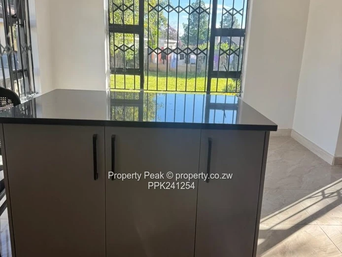 Newly Renovated 3-Bed Cottage in Queensdale