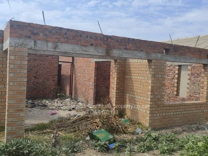 Incomplete Modern House for Sale in Amalinda Ivory Park on Fully Serviced 316sqm Stand (Sole Mandate)